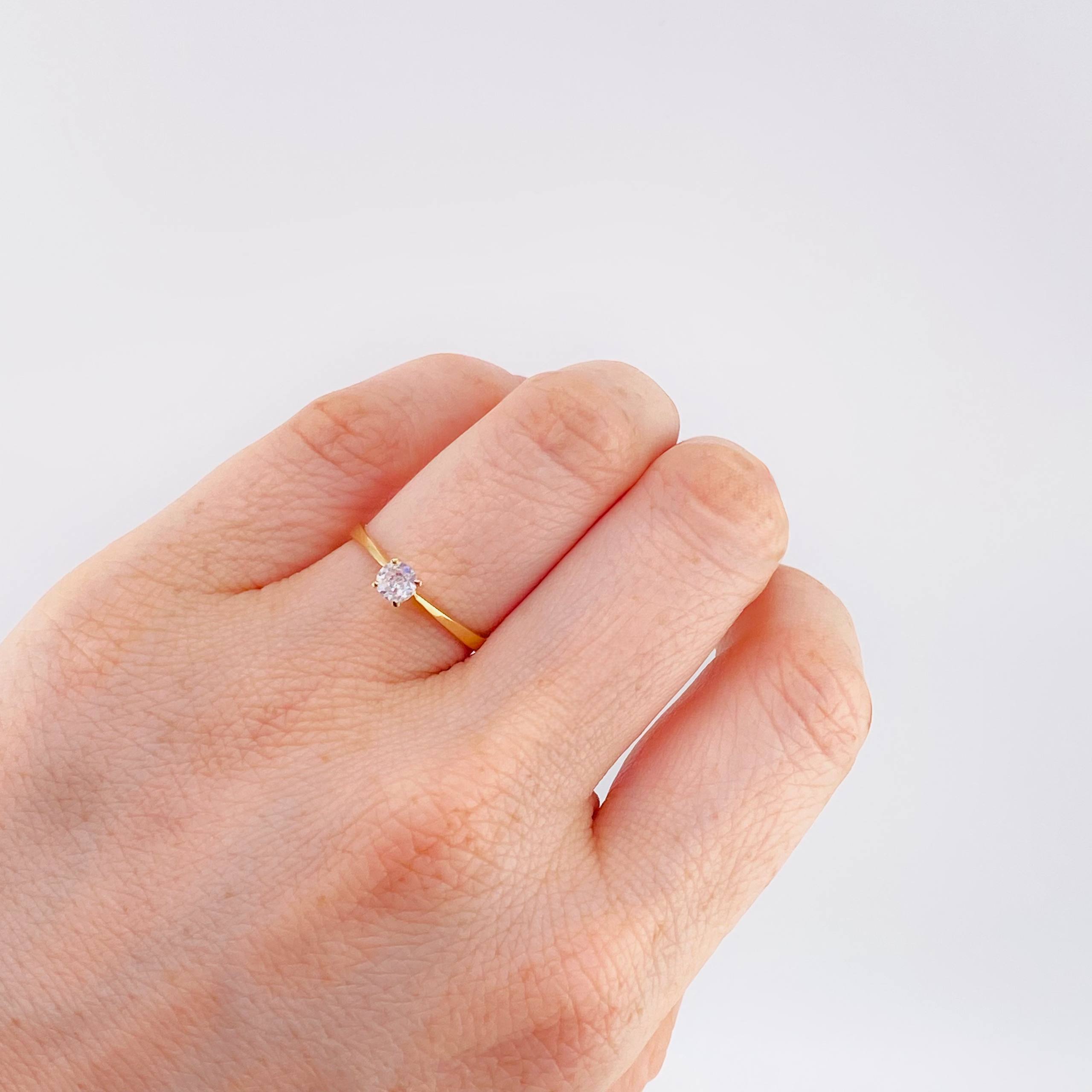Anillo Solitario 1.95 g / T7 1/2 Oro Amarillo 18K
