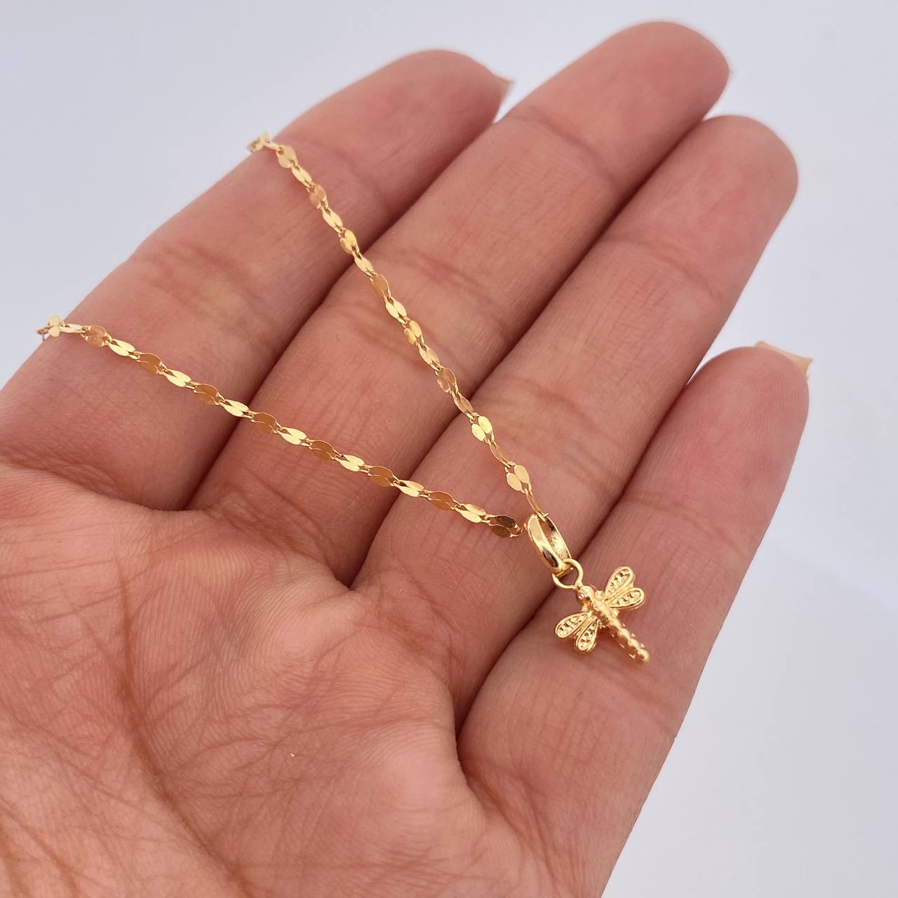 Set Cadena Flor Espejo /0.95gr/40cm/1.5mm + Dije Libelula/0.35gr/1.5cm Troquelado Oro 18K (Oferta) $