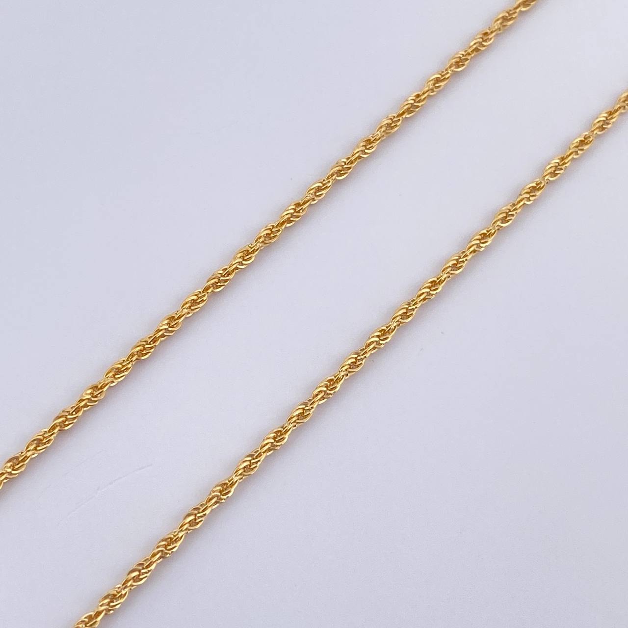 Set Cadena Lazo /0.85gr/45cm/0.7mm + Dije Virgen Milagrosa/0.30gr/1.5cm Troquelado Oro 18K (Oferta) $