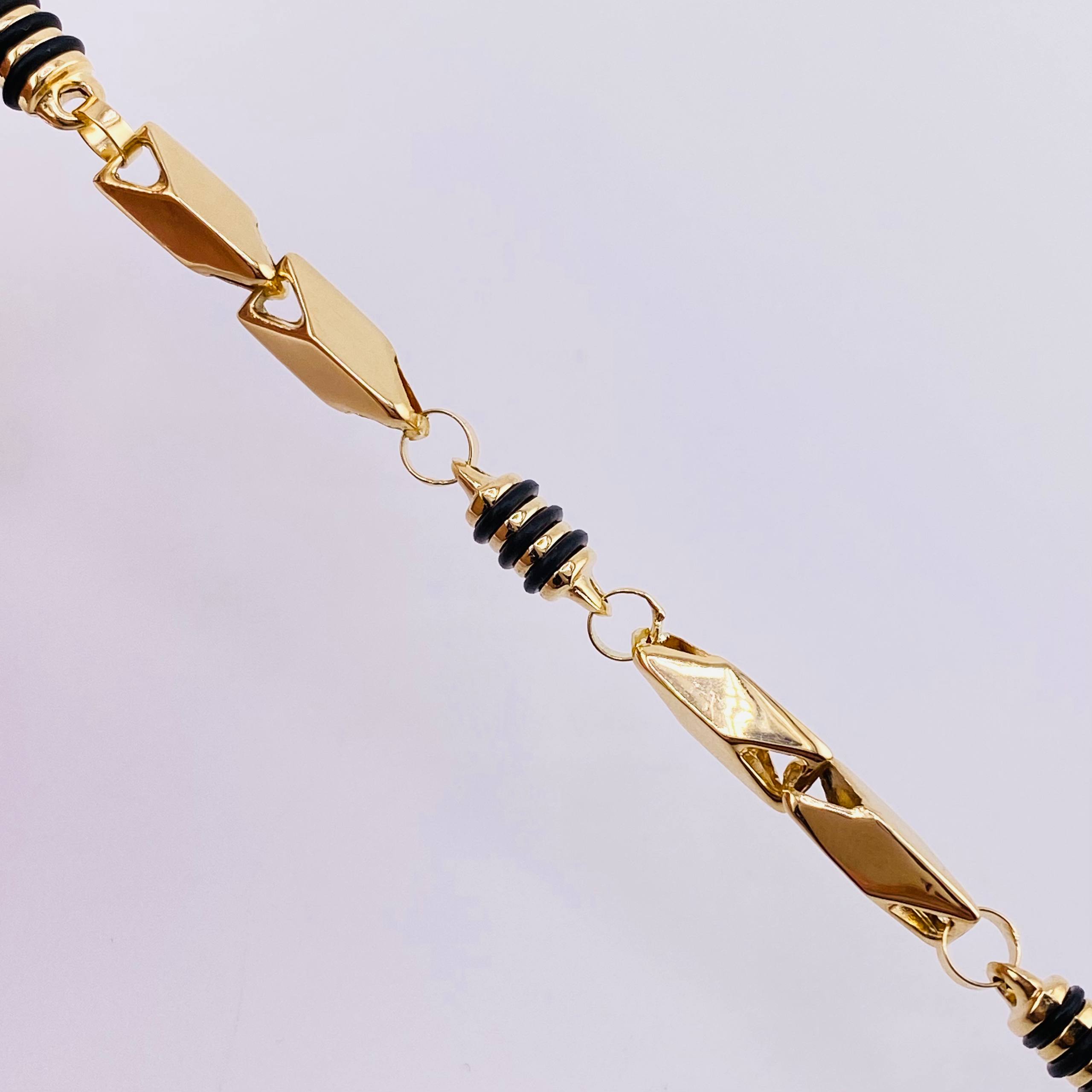 Pulso Rustico Cauchos Negros 5.25 g / 18.7 cm / 5 mm Oro Amarillo 18K