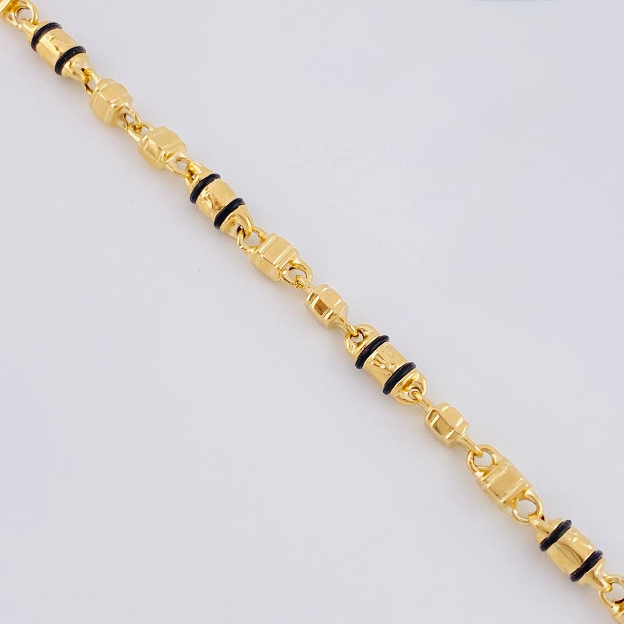 Pulso Rustico Candado Boya 4.95 g / 21 cm / 4.2 mm Oro Amarillo 18K