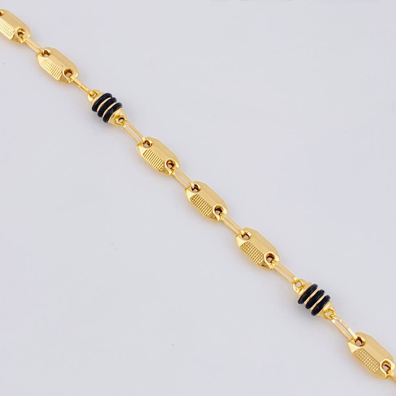 Pulso Rustico Texturizados 3.35 g / 20.7 cm / 4.2 mm Oro Amarillo 18K