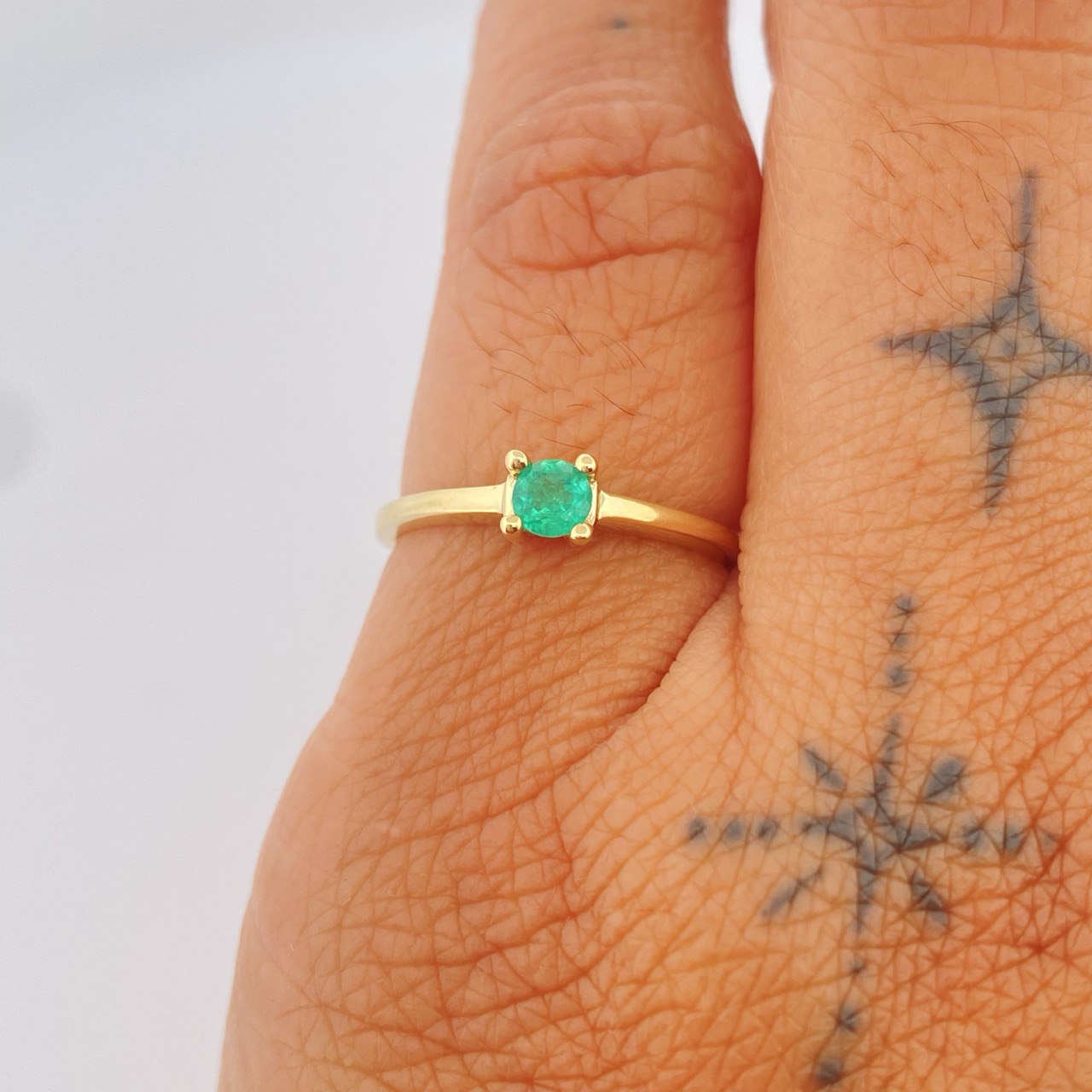 Anillo Solitario Esmeralda 1.85gr / T4 3/4 / Oro Amarillo 18K $