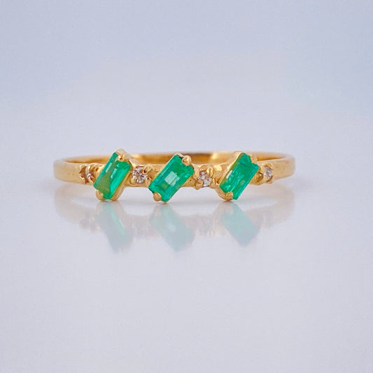 Anillo Tres Piedras Esmeraldas 1gr / T6 1/4 / Oro Amarillo 18K $