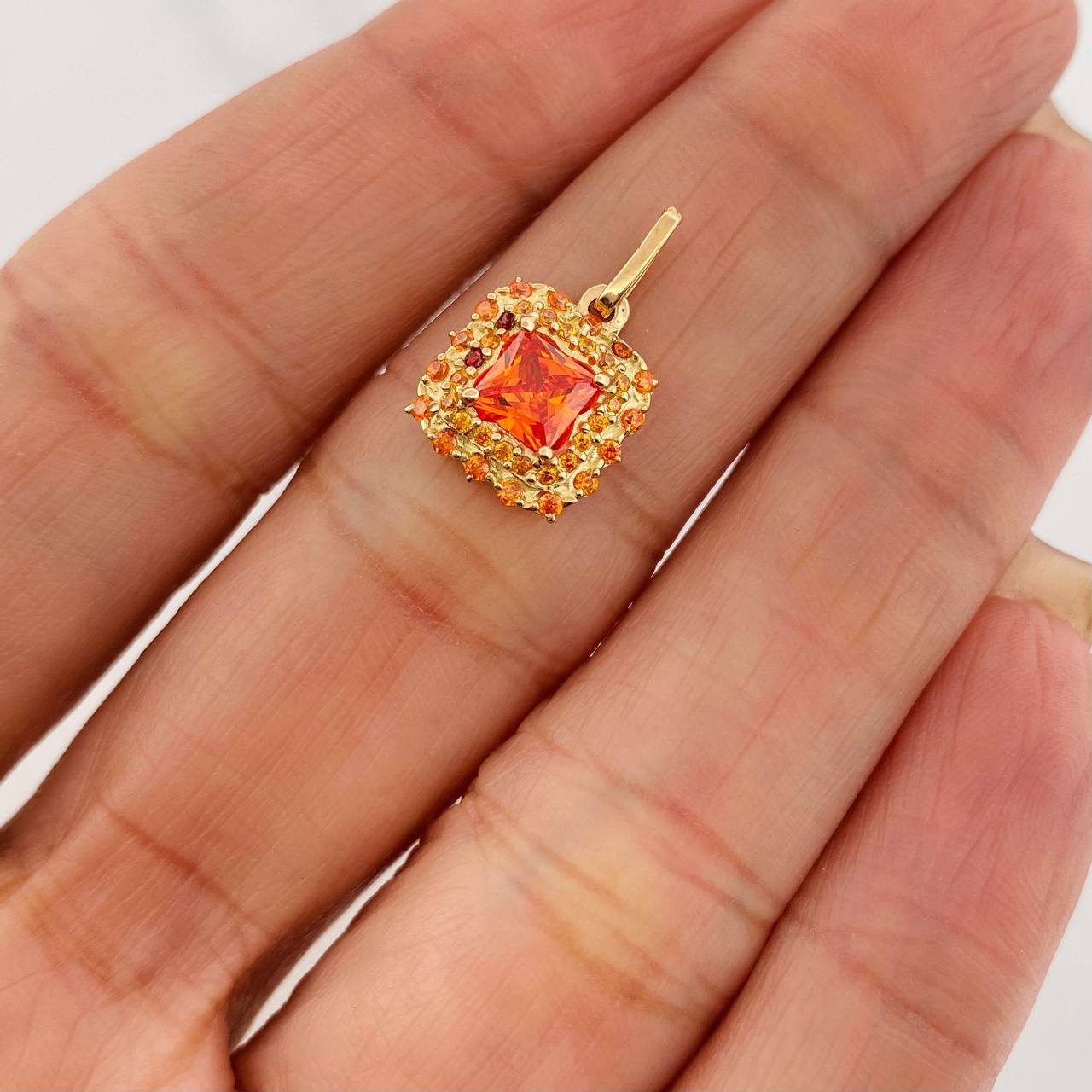 Dije Halo Cuadrado 1.95 g / 2 cm Oro Amarillo 18K