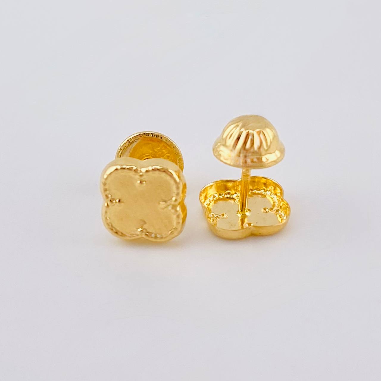 Topos Trebol Liso 0.5 g / 6,5 mm Oro Amarillo 18K