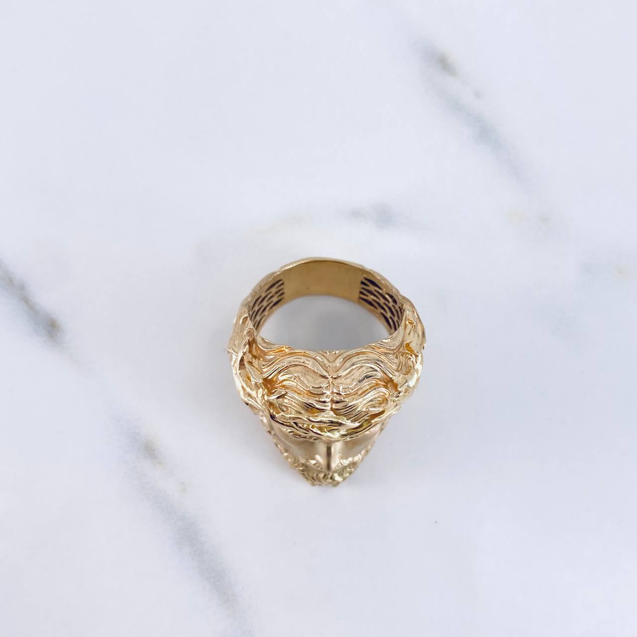Anillo Rostro Jesus 10.55gr / T8 3/4 / Circones Azules Oro Amarillo 18K $