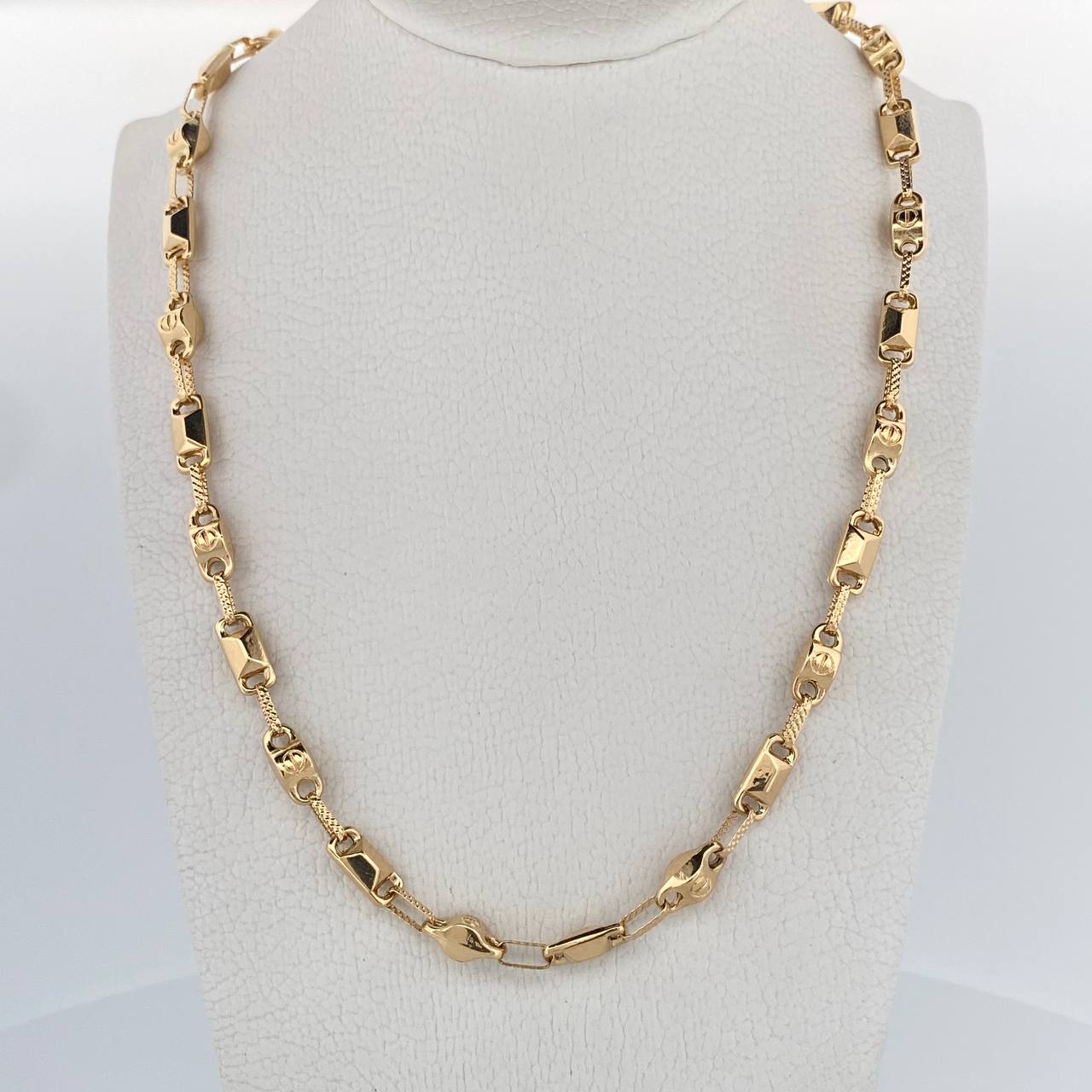 Cadena Rustica Tornillo 13.8gr / 61.5cm / 4.4mm Sobre Oro Amarillo 18K &