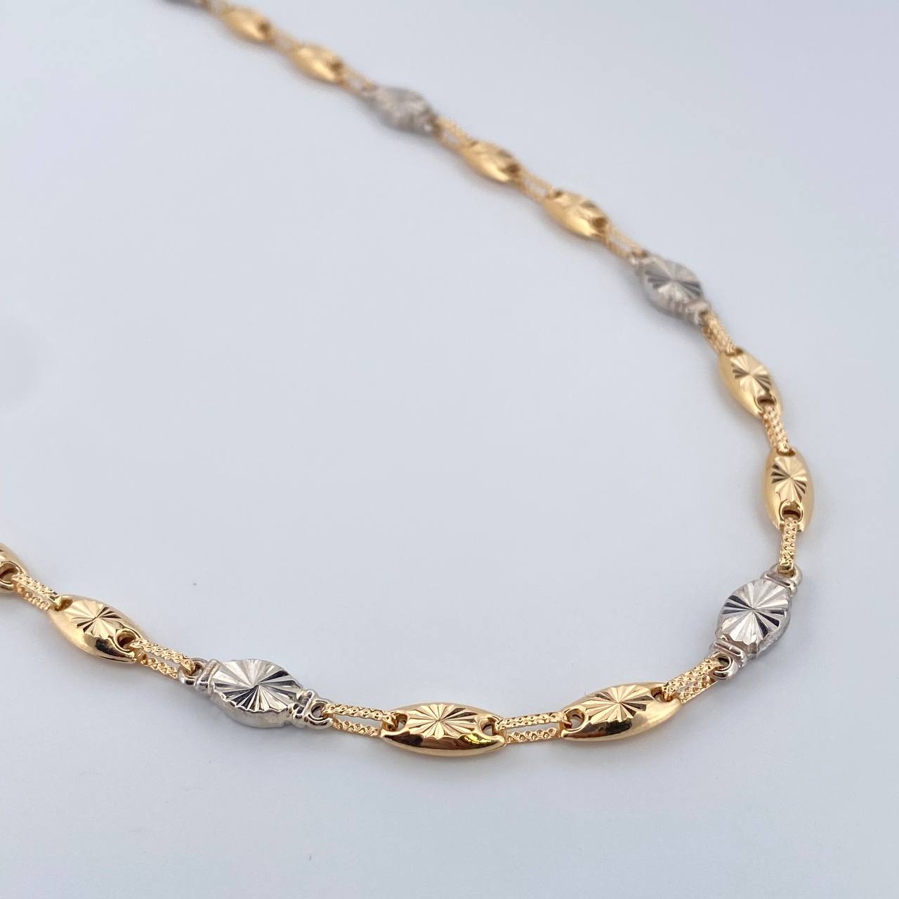 Cadena Rustica Eslabon 12.55gr / 60.6cm / 5.1mm Diamantado Dos Oros Amarillo Blanco 18K &