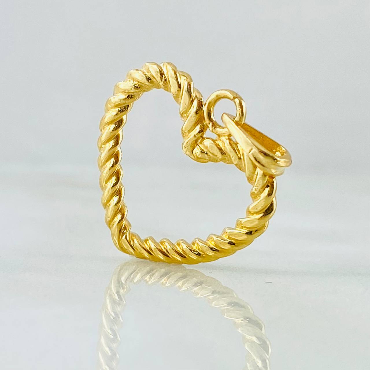 Dije Corazon Entorchado 3.85gr / 2.7cm / Oro Amarillo 18K ©