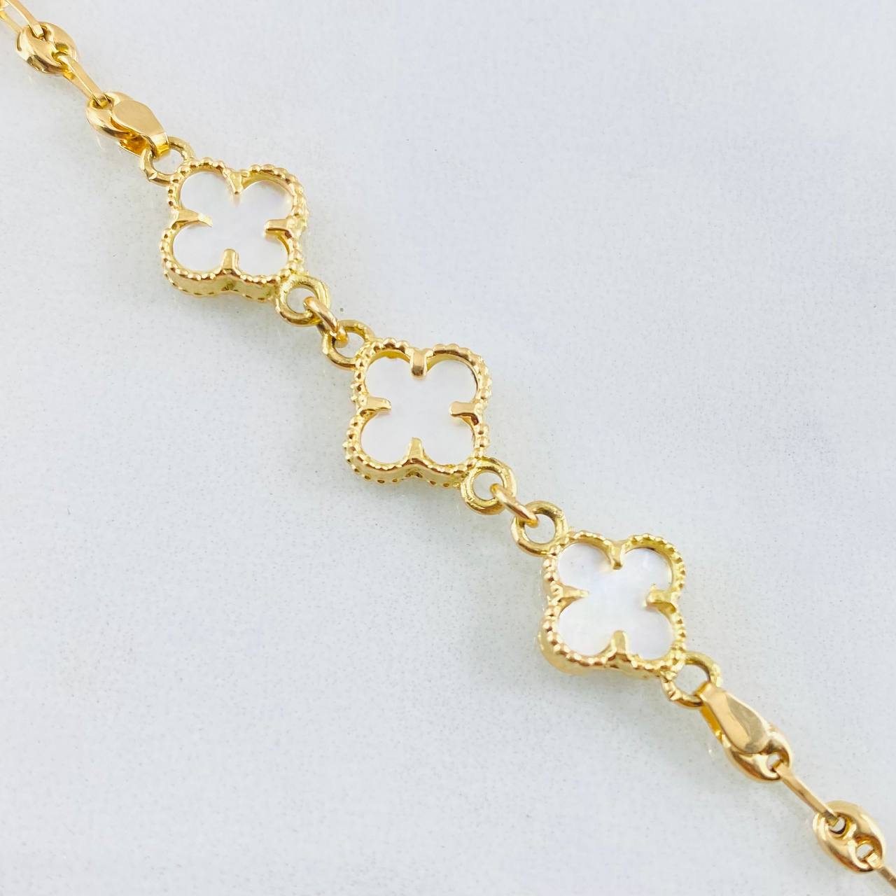 Pulso GC Trebol Blanco 4.85gr / 19cm / Oro Amarillo Nac.Esp. 18K *