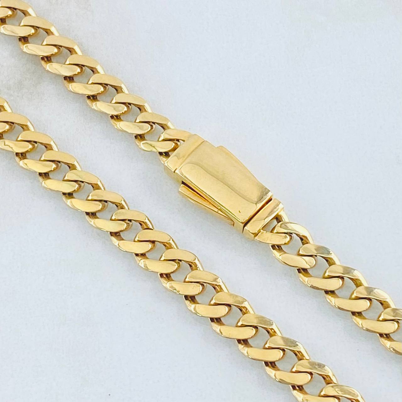 Cadena Cubana 22.1gr / 60cm / Oro Amarillo +1 18K *