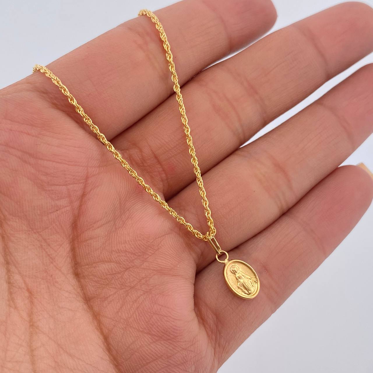 Set Cadena Lazo /0.85gr/45cm/0.7mm + Dije Virgen Milagrosa/0.30gr/1.5cm Troquelado Oro 18K (Oferta) $