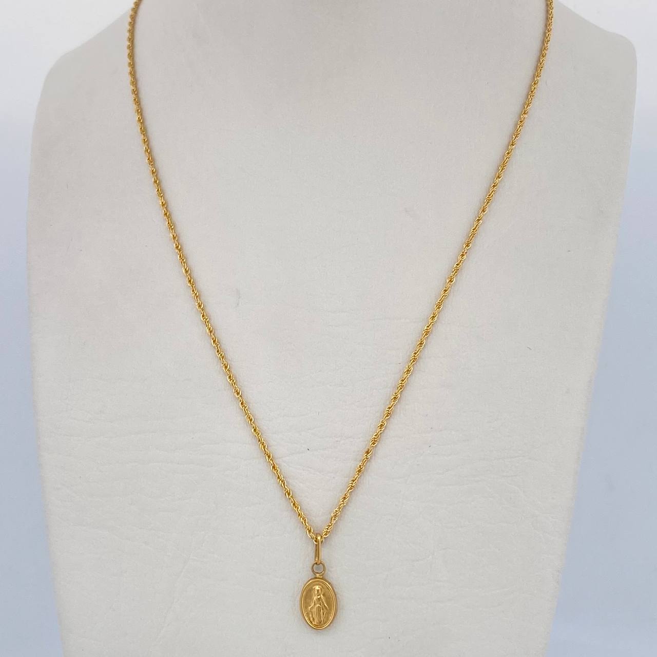 Set Cadena Lazo /0.85gr/45cm/0.7mm + Dije Virgen Milagrosa/0.30gr/1.5cm Troquelado Oro 18K (Oferta) $