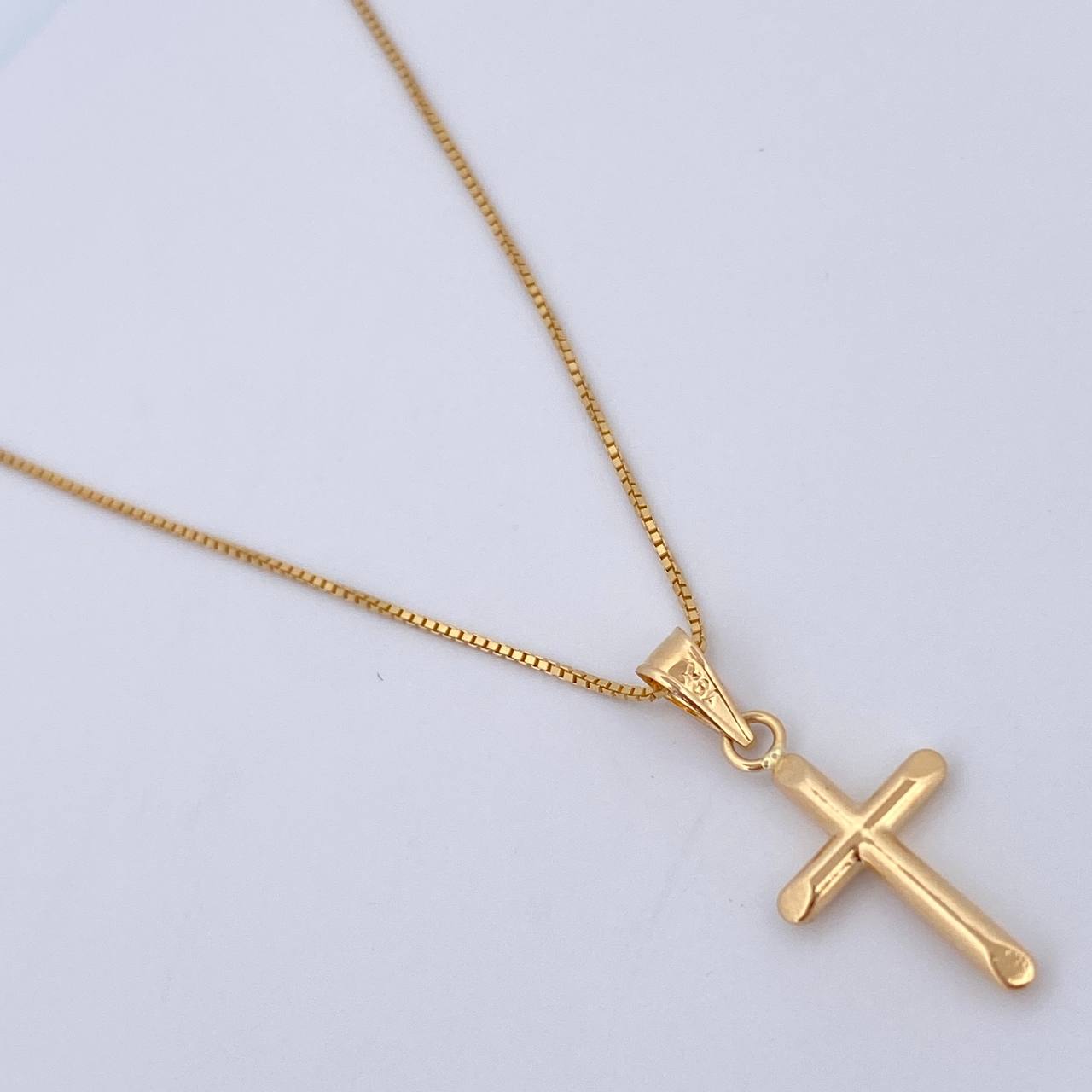 Set Cadena Veneciana /1.8gr/45cm/0.4mm + Dije Cruz/0.45gr/2cm Troquelado Oro 18K (Oferta) $