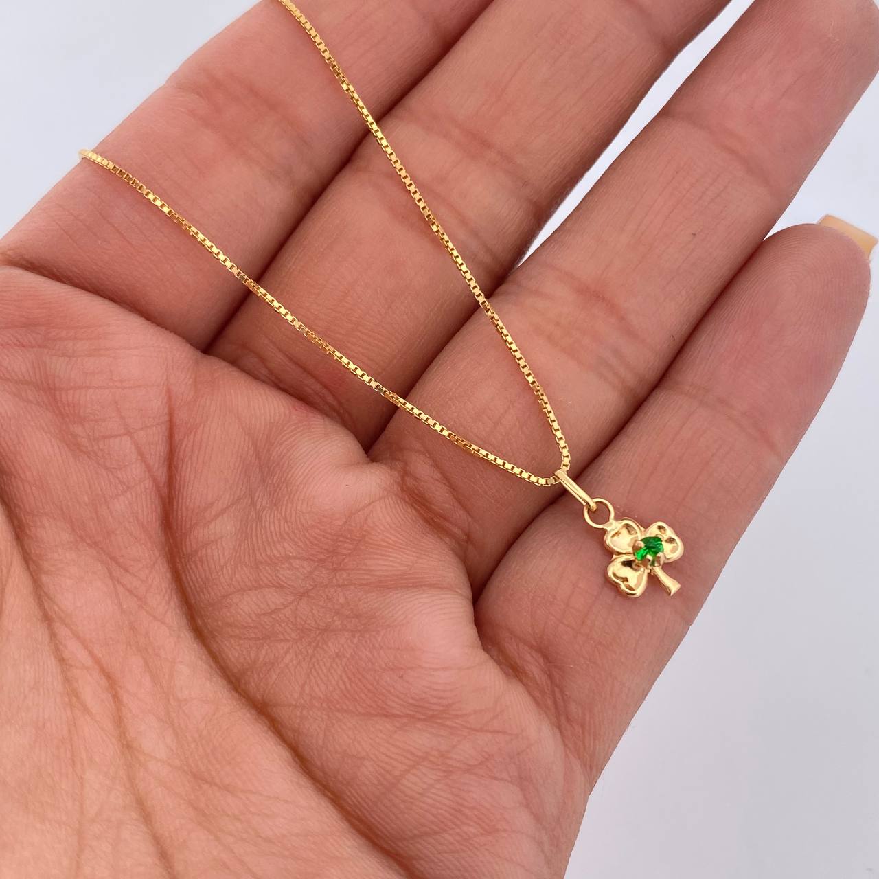 Set Cadena Veneciana /1.85gr/45 cm /0.3 mm + Dije Trebol/0.35gr/1cm Circon Verde  Oro 18K (Oferta) $