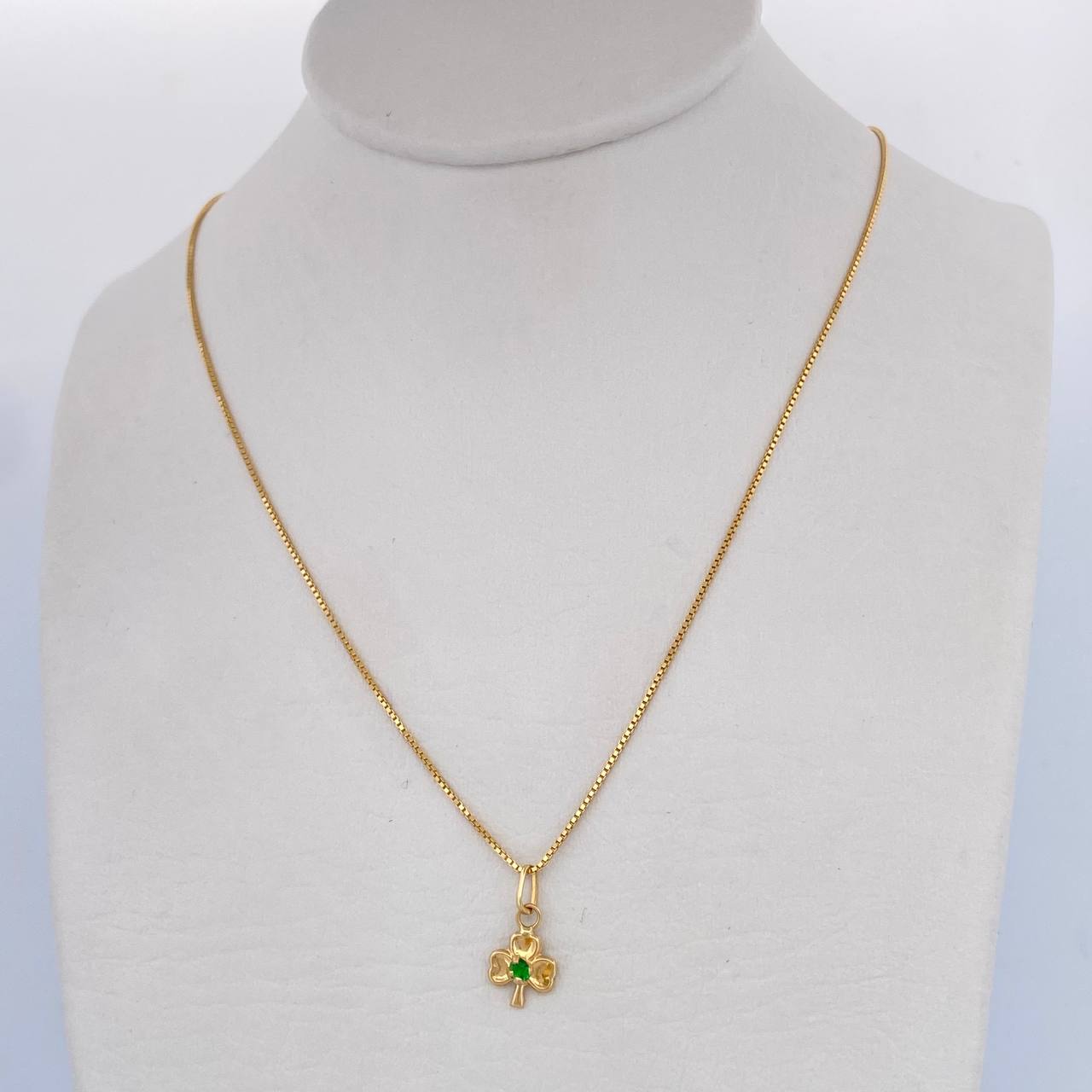 Set Cadena Veneciana /1.85gr/45 cm /0.3 mm + Dije Trebol/0.35gr/1cm Circon Verde  Oro 18K (Oferta) $