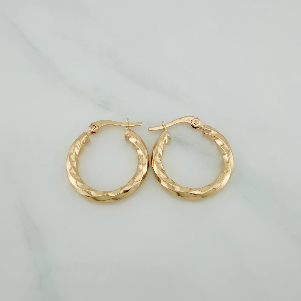 Candongas Kari 1.8gr / 2.3cm / Oro Amarillo 18K $