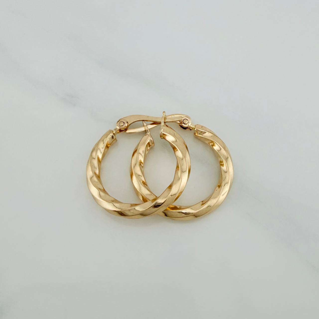 Candongas Kari 1.7gr / 2.3cm / Oro Amarillo 18K &