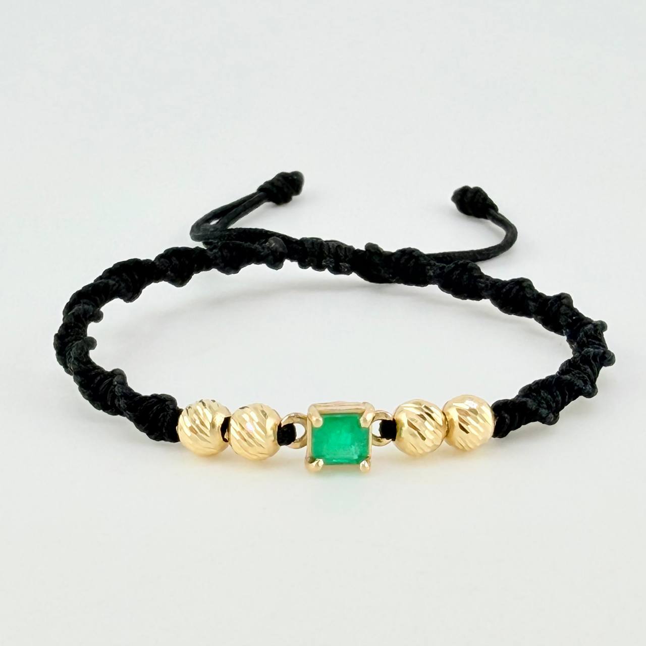 Pulsera Tejida Negra 4 Balines 5mm Cubo Esmeralda 60pts Oro Amarillo 18K