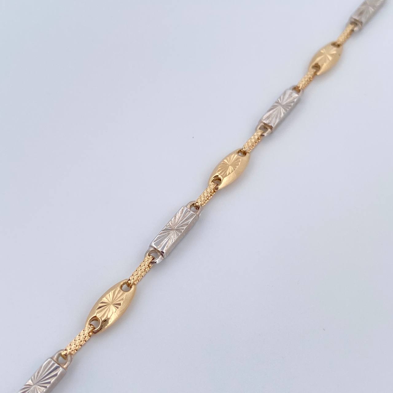 Pulso Rustico Rectangular Eslabon 4.8gr / 22cm / 3.1mm Diamantado Dos Oros Amarillo Blanco 18K &