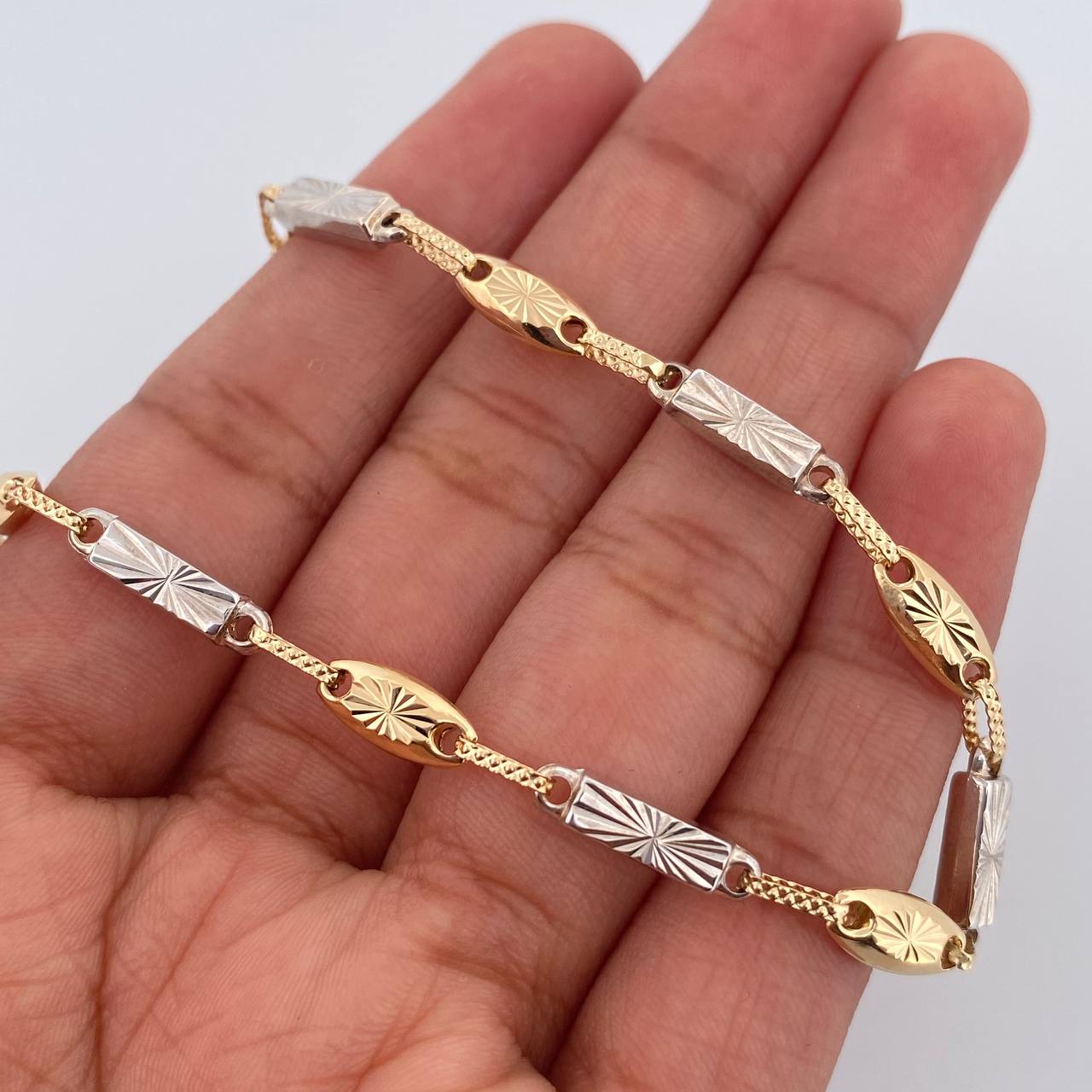 Pulso Rustico Rectangular Eslabon 4.8gr / 22cm / 3.1mm Diamantado Dos Oros Amarillo Blanco 18K &