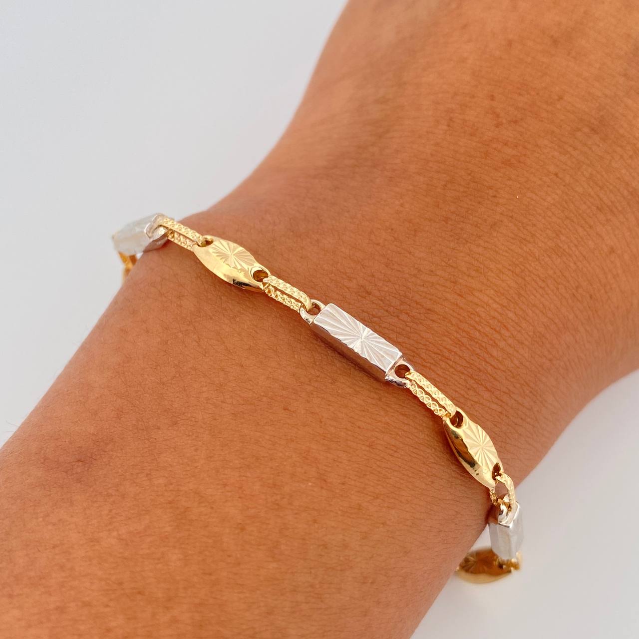 Pulso Rustico Rectangular Eslabon 4.8gr / 22cm / 3.1mm Diamantado Dos Oros Amarillo Blanco 18K &
