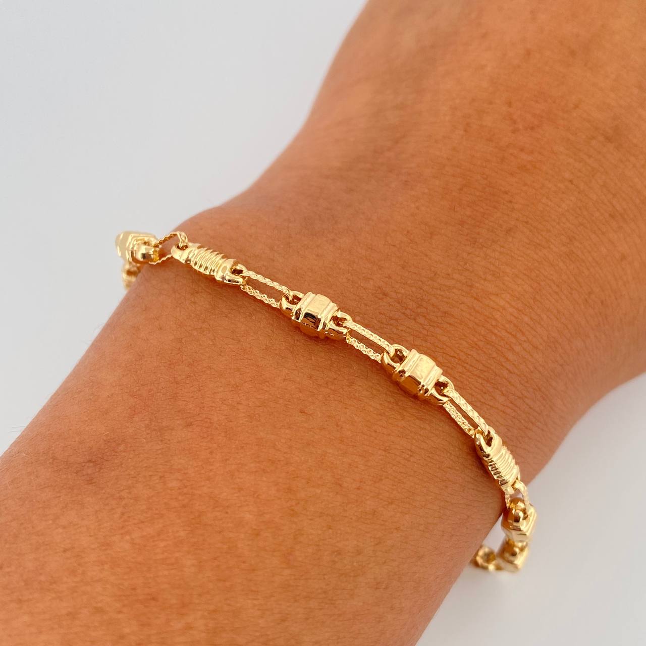 Pulso Rustico 4.05gr / 20.8cm / 3.2mm Barril Plano Oro Amarillo 18K &