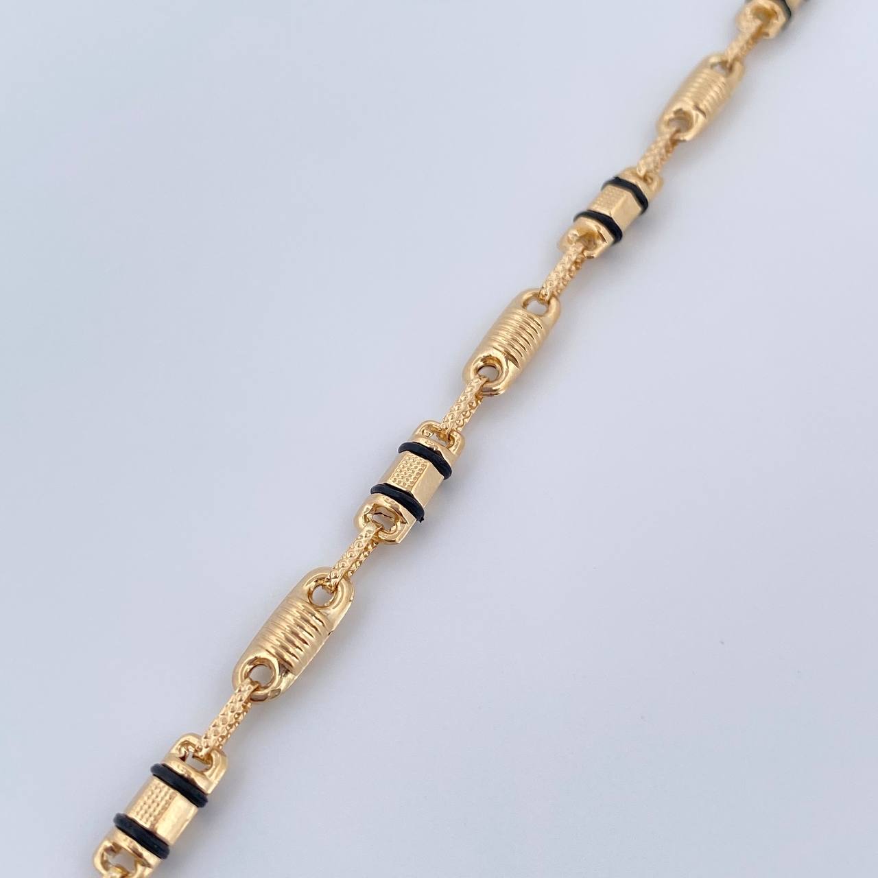 Pulso Rustico 5.6gr / 22.3cm / 4.1mm Barril Cauchos Negros Oro Amarillo 18K &