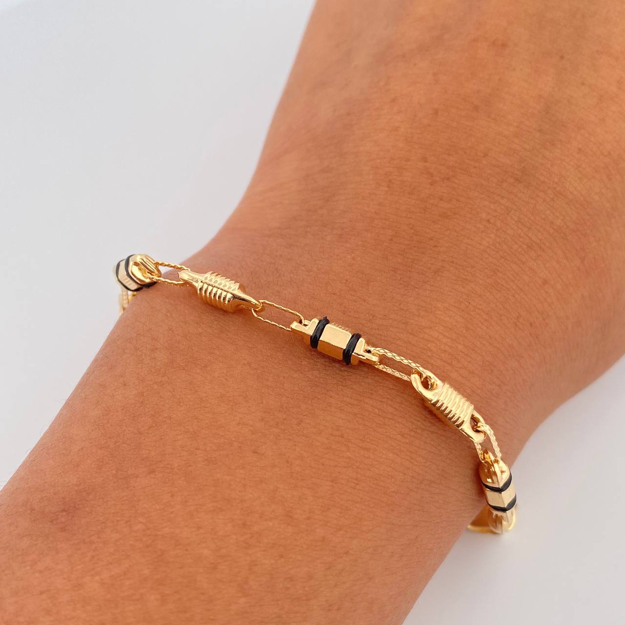 Pulso Rustico 5.6gr / 22.3cm / 4.1mm Barril Cauchos Negros Oro Amarillo 18K &