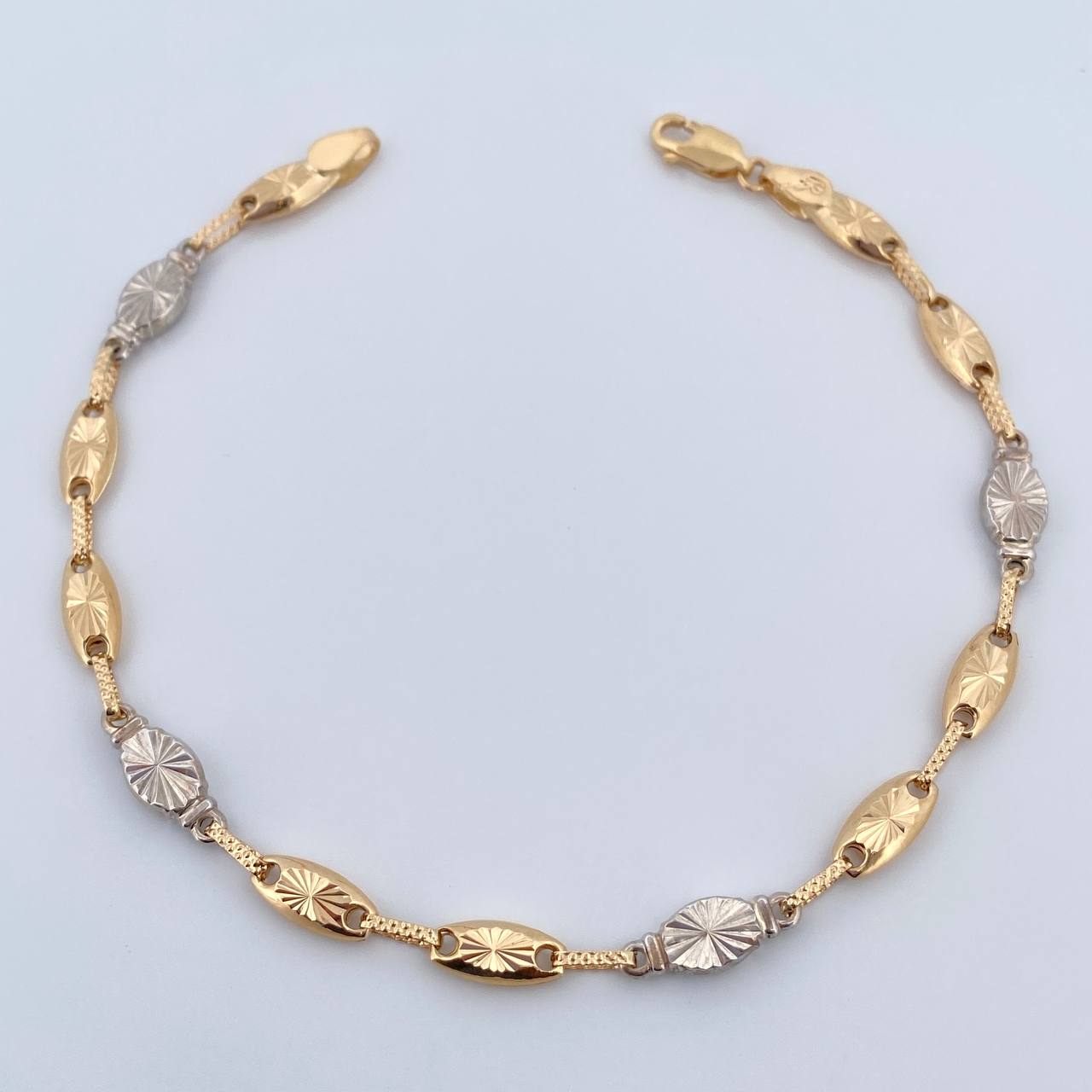 Pulso Rustico Eslabon 4.9gr / 21.4cm / 5.2mm Diamantado Dos Oros Amarillo Blanco 18K &