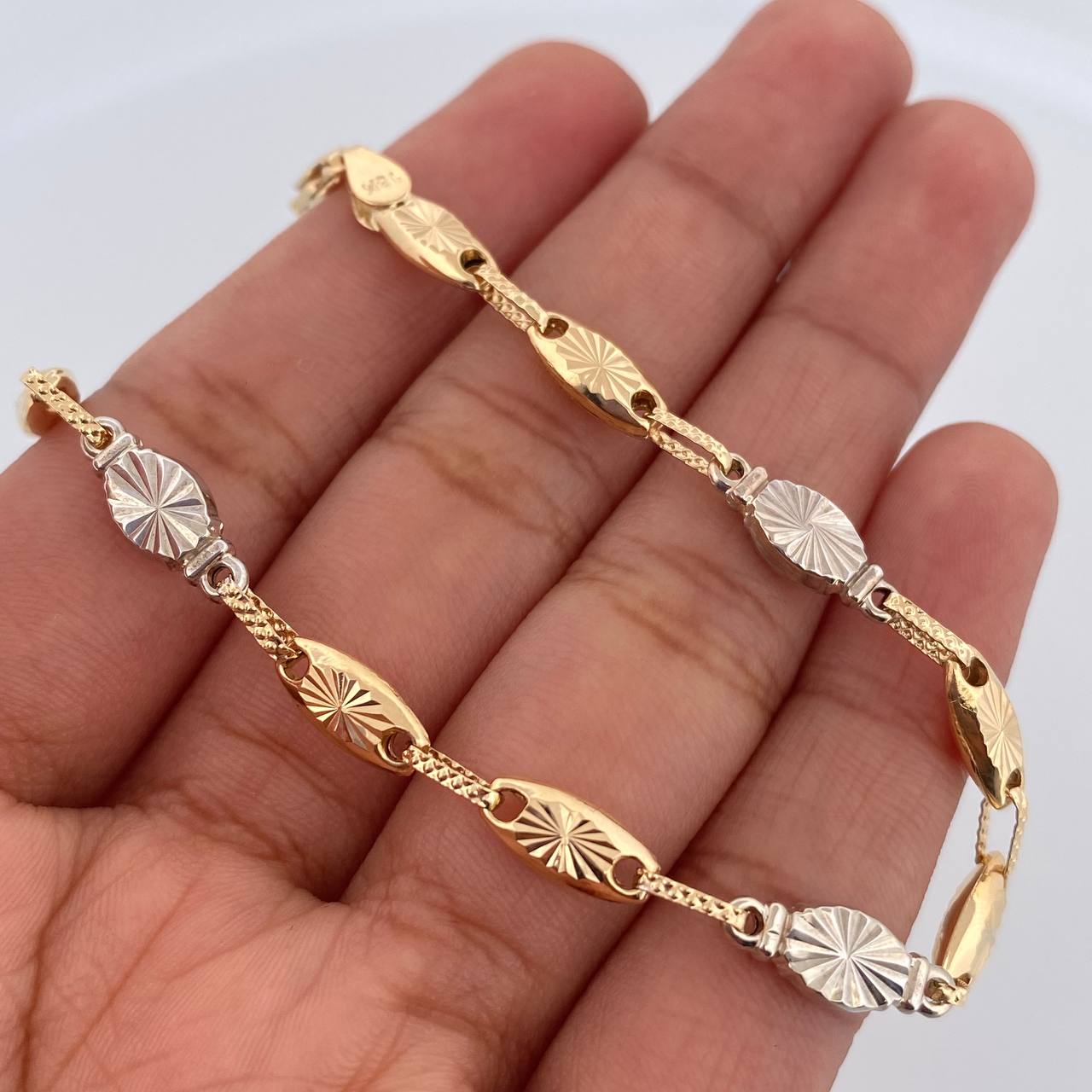 Pulso Rustico Eslabon 4.9gr / 21.4cm / 5.2mm Diamantado Dos Oros Amarillo Blanco 18K &