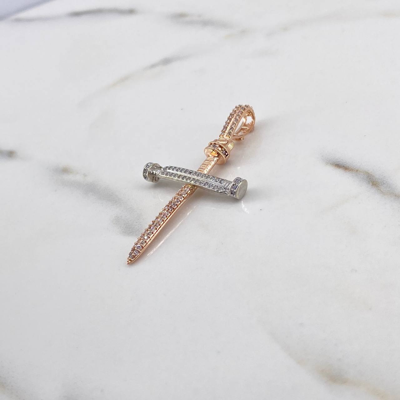 Dije Cruz Clavos 3.85gr / 4.7cm / Circones Blancos Dos Oros Blanco Rosa 18K #