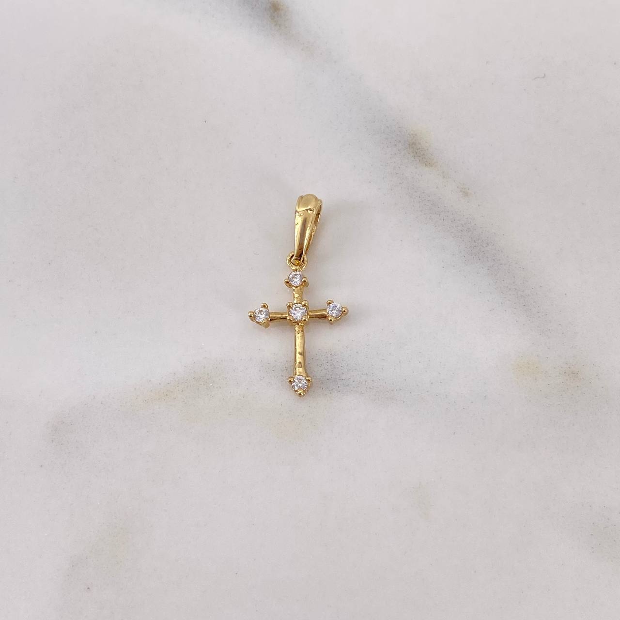 Dije Cruz 0.45gr / 2.1cm / Circones Blancos Oro Amarillo 18K #