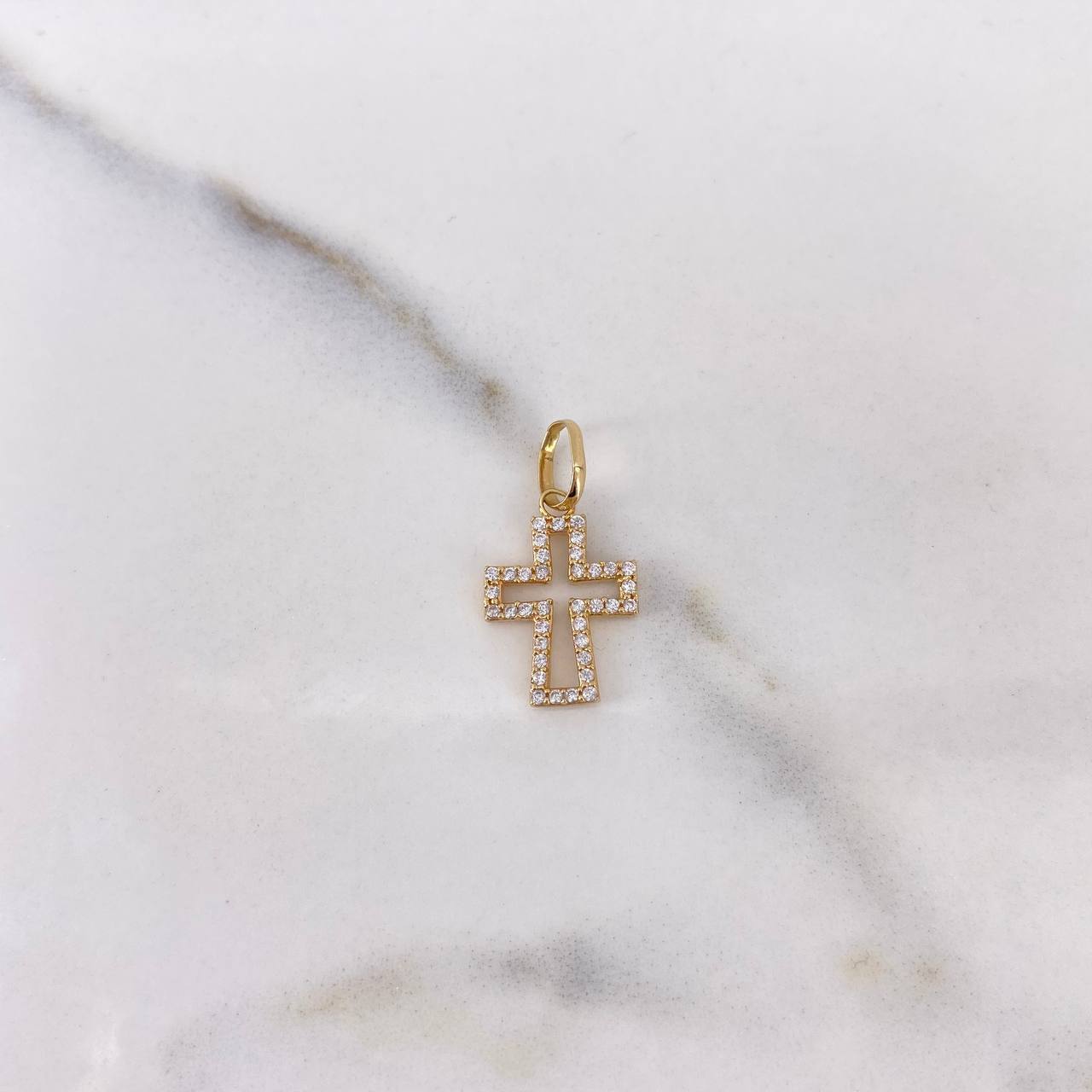 Dije Silueta Cruz 1.05gr / 2cm / Circones Blancos Oro Amarillo 18K &