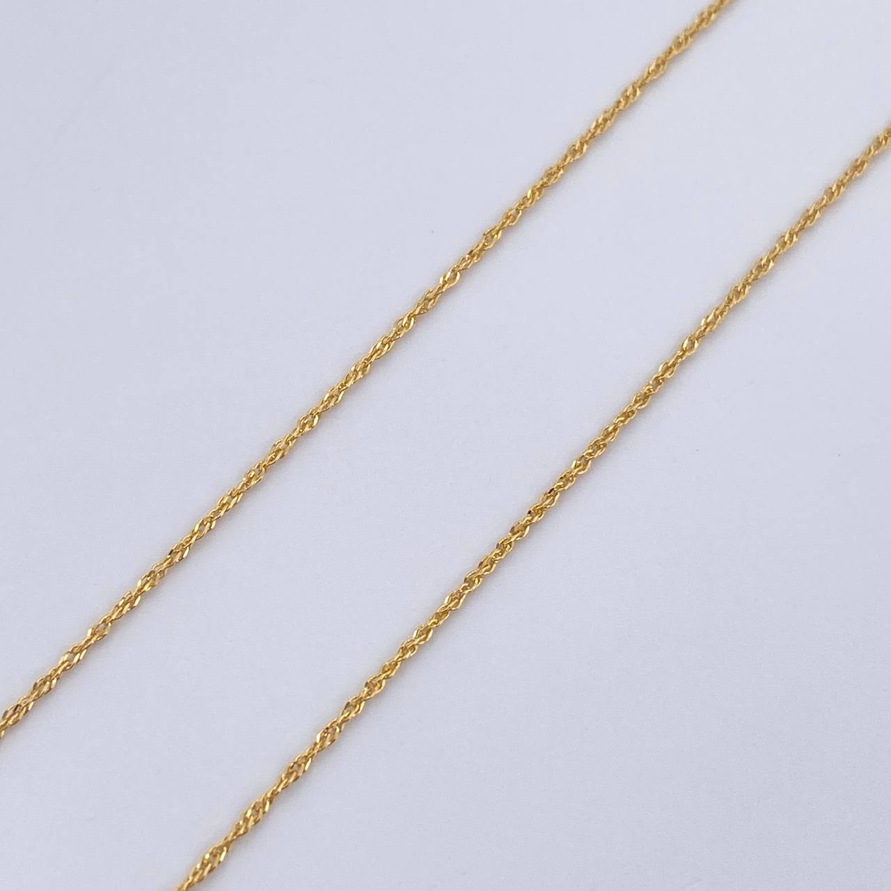 Set Cadena Singapur 1.15gr/50cm/0.8mm + Dije Divino Niño 0.3gr/ 1.4cm Troquelado Oro 18K (Oferta) &