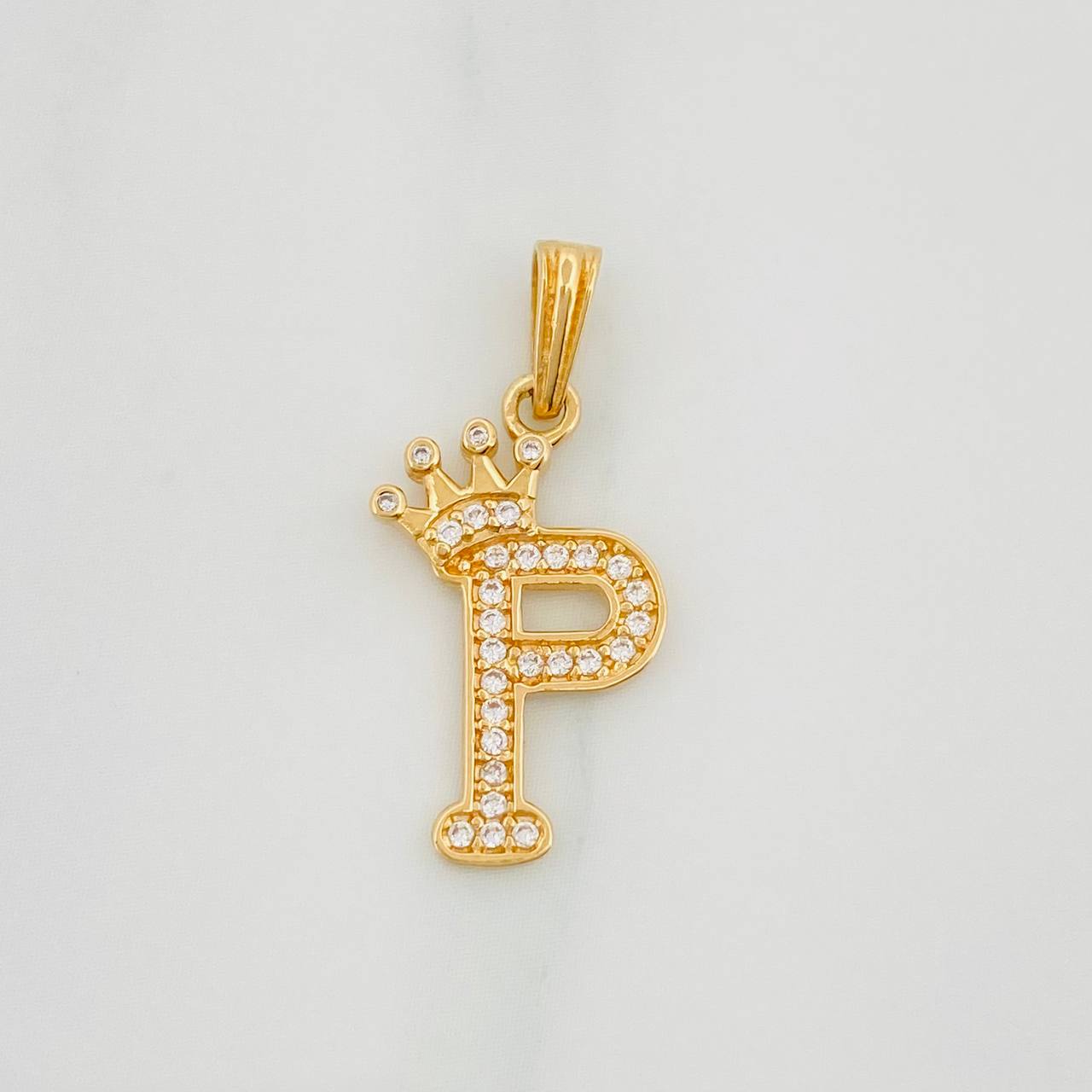 Dije Corona Letra P 1.2 g / 2.5 cm Oro Amarillo 18K
