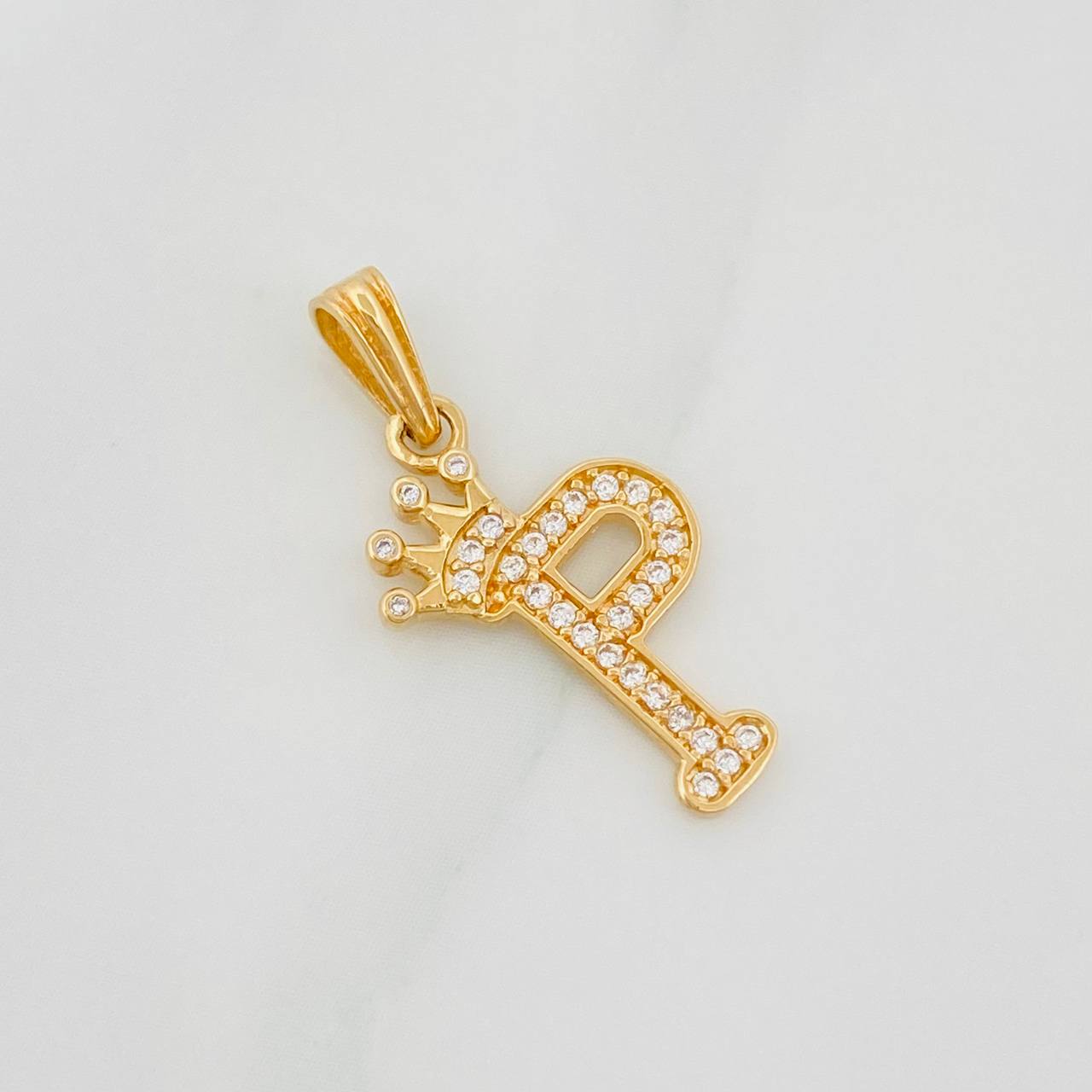 Dije Corona Letra P 1.2 g / 2.5 cm Oro Amarillo 18K