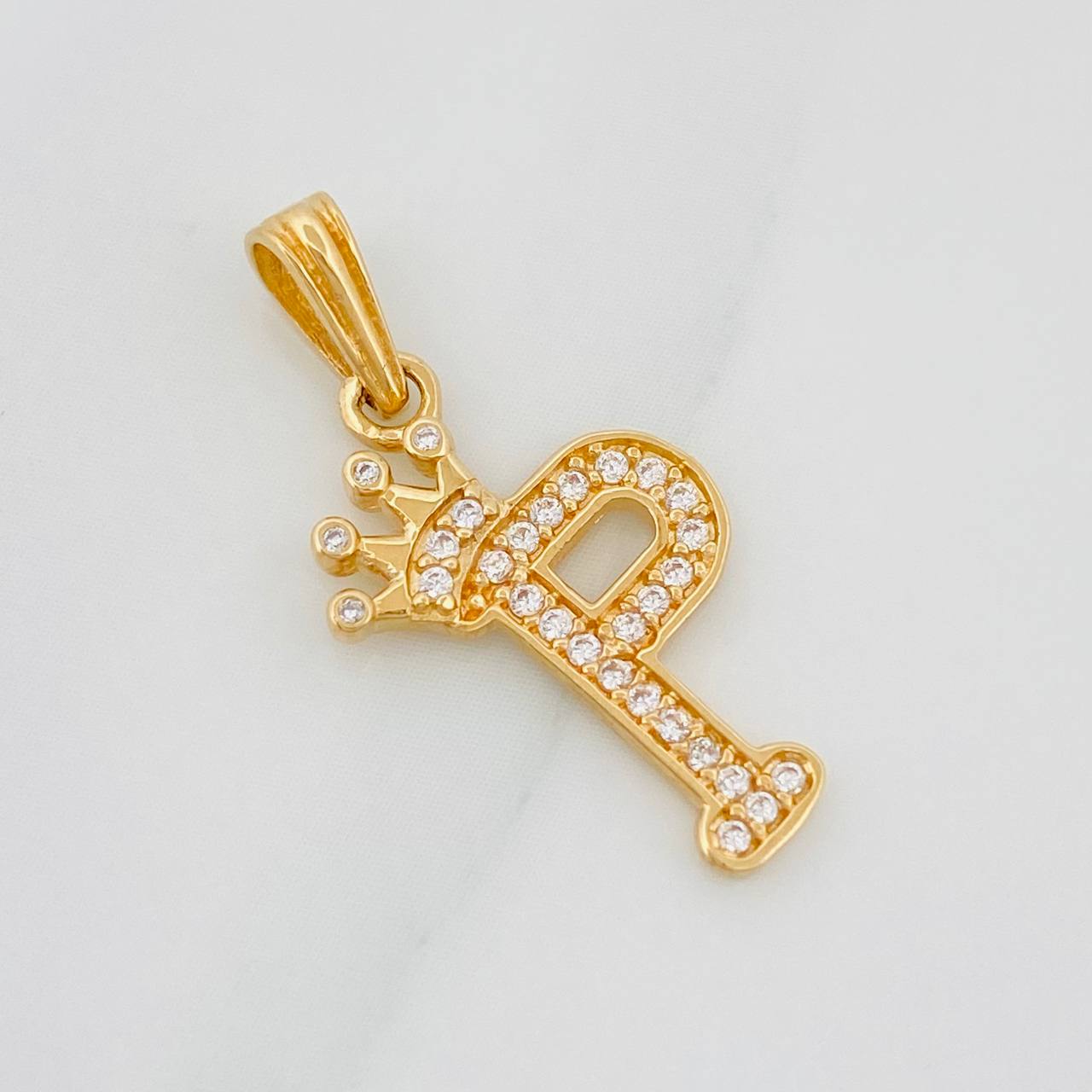 Dije Corona Letra P 1.2 g / 2.5 cm Oro Amarillo 18K
