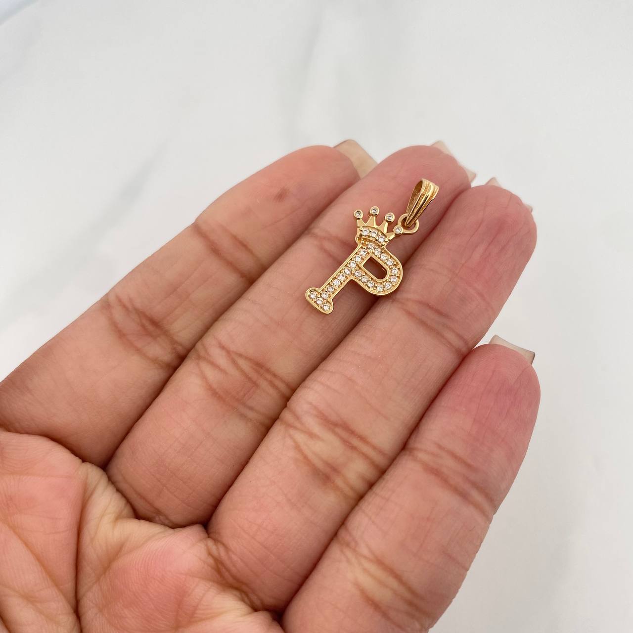 Dije Corona Letra P 1.2 g / 2.5 cm Oro Amarillo 18K