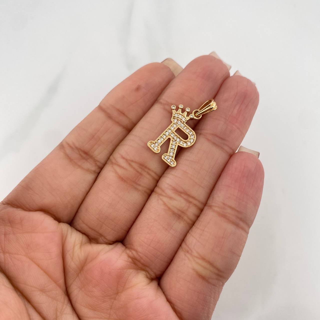 Dije Corona Letra R 1.6 g / 2.5 cm Oro Amarillo 18K