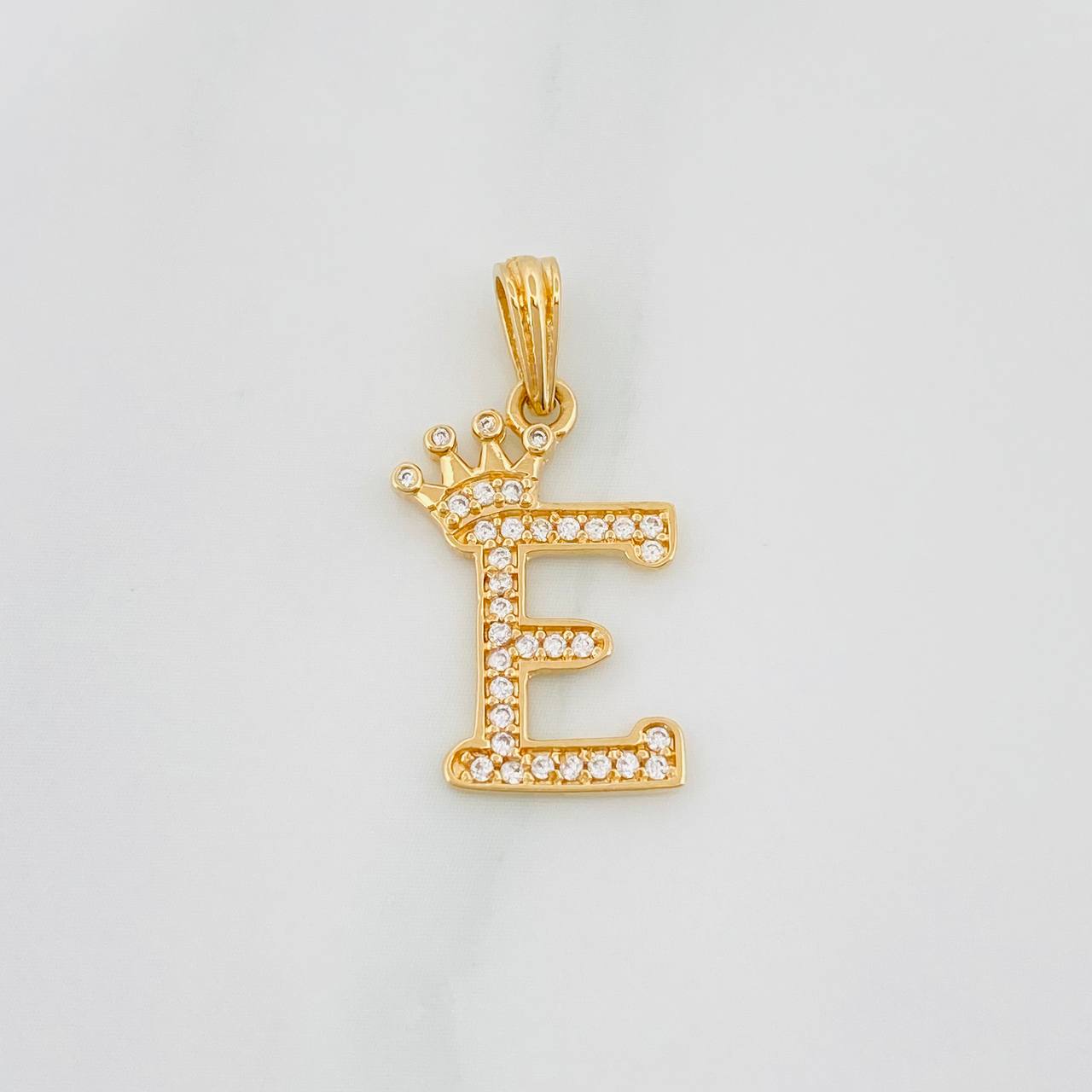 Dije Corona Letra E 1.3 g / 2.5 cm Oro Amarillo 18K