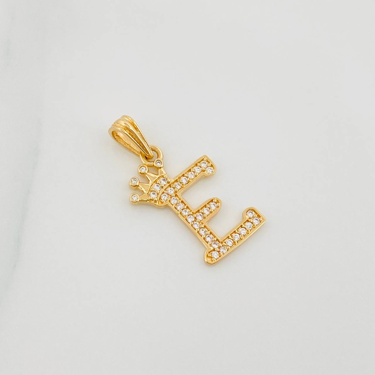 Dije Corona Letra E 1.3 g / 2.5 cm Oro Amarillo 18K