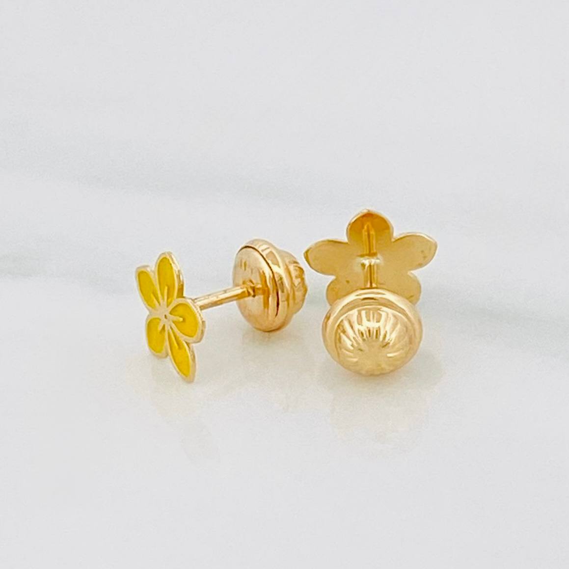 Topos Flor 0.7 g / 7.4 mm Oro Amarillo 18K