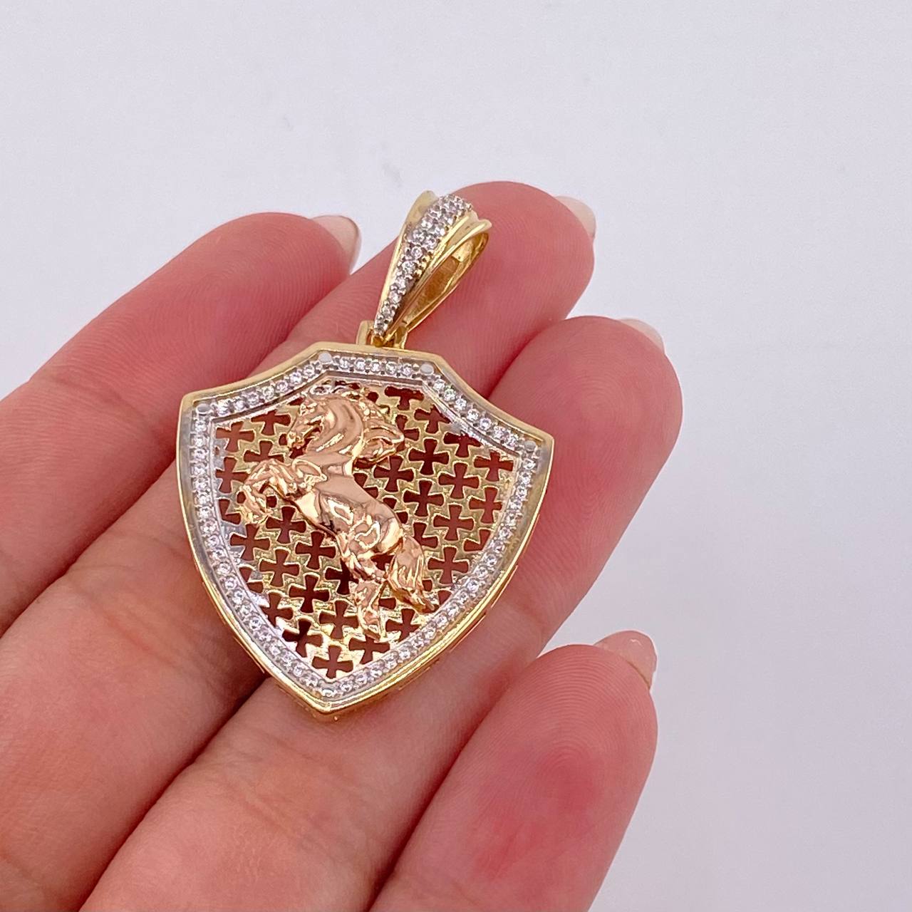 Dije Escudo Caballo 7.15 g / 4.2 cm Dos Oros Amarillo Rosa 18K