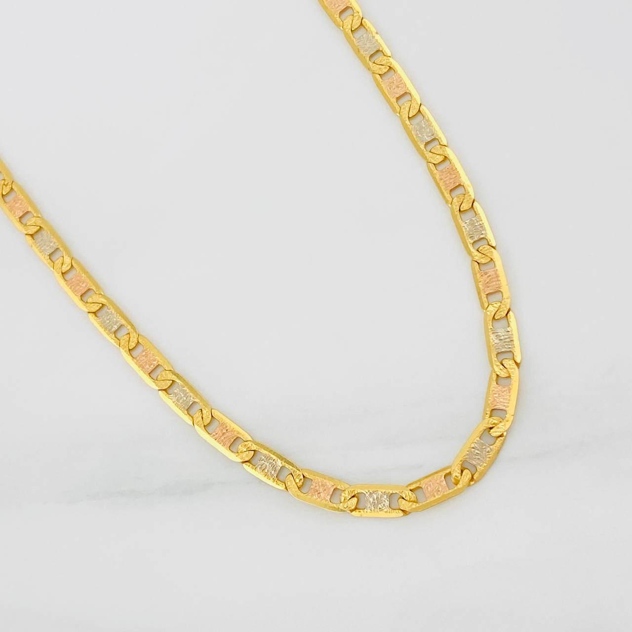 Cadena Escalera Plana 15.2g / 50cm / 3.7mm Tres Oros 18K