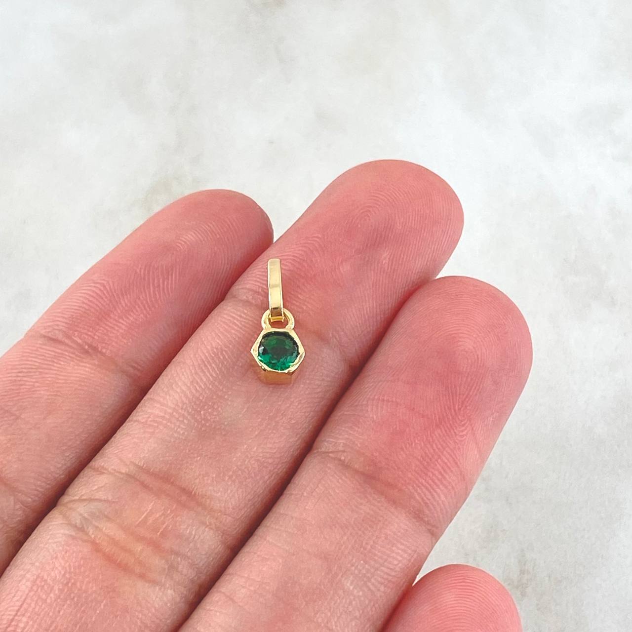 Dije Hexagonal 0.65gr / 1.4cm / Nac.Esp. Oro 18K *