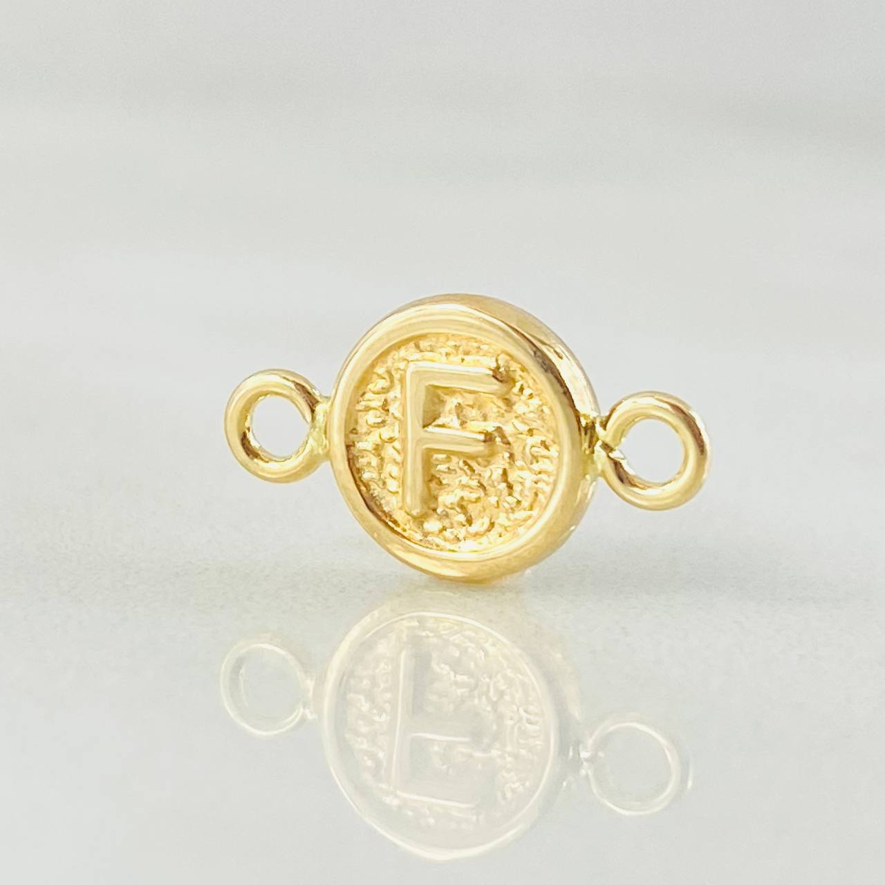 Herraje Letra F 0.35gr / 1.4cm / Oro Amarillo 18K