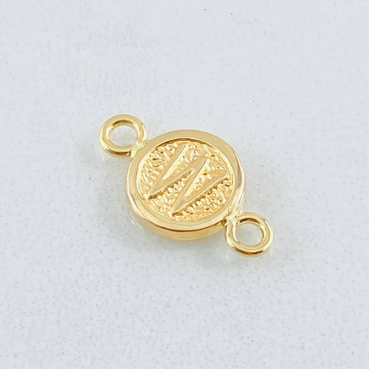 Herraje Letra W 0.35gr / 1.4cm / Oro Amarillo 18K