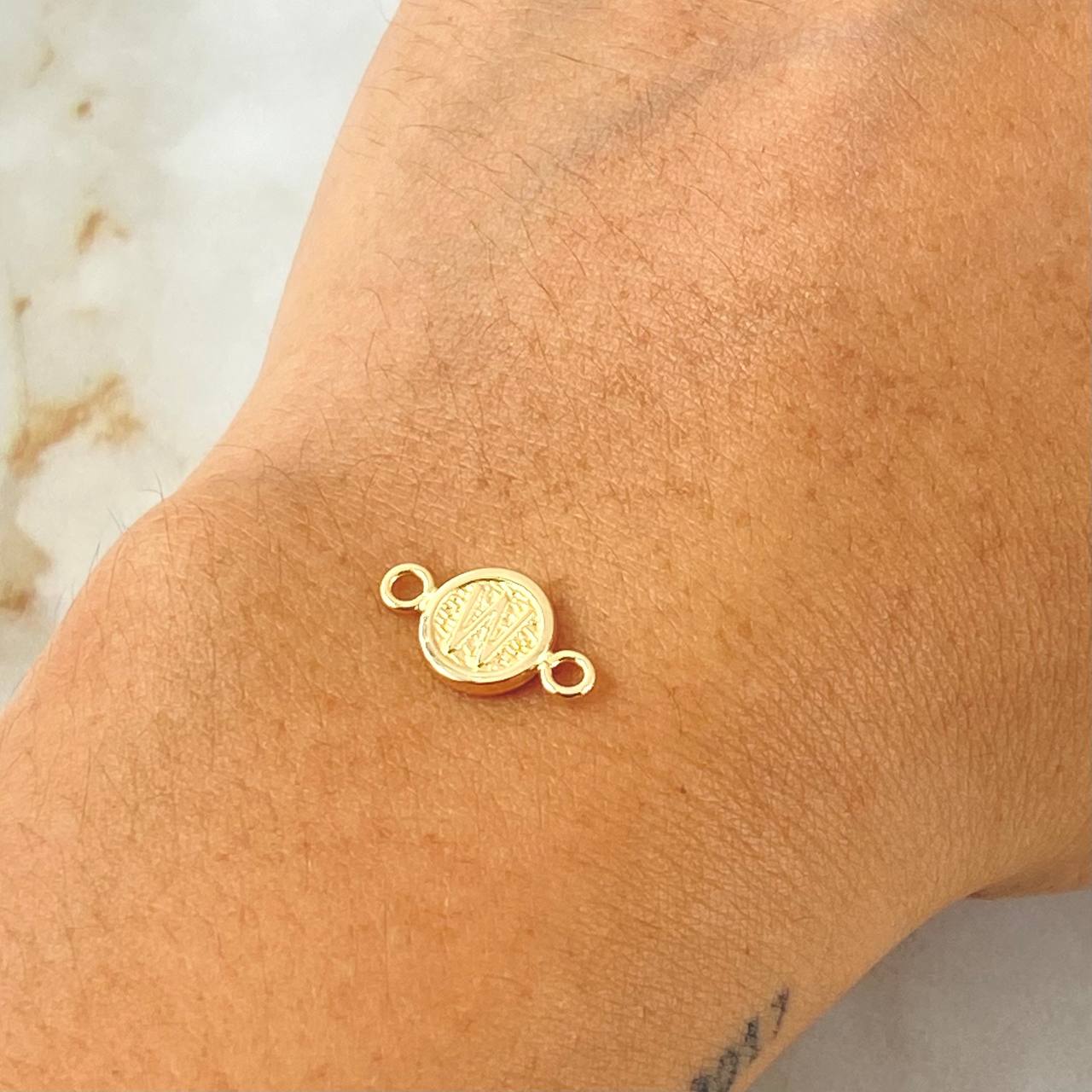 Herraje Letra W 0.35gr / 1.4cm / Oro Amarillo 18K